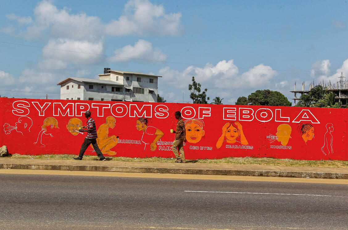 Piktogramme klären die Bevölkerung über die Symptome einer Ebola-Infektion auf. / Foto: dpa