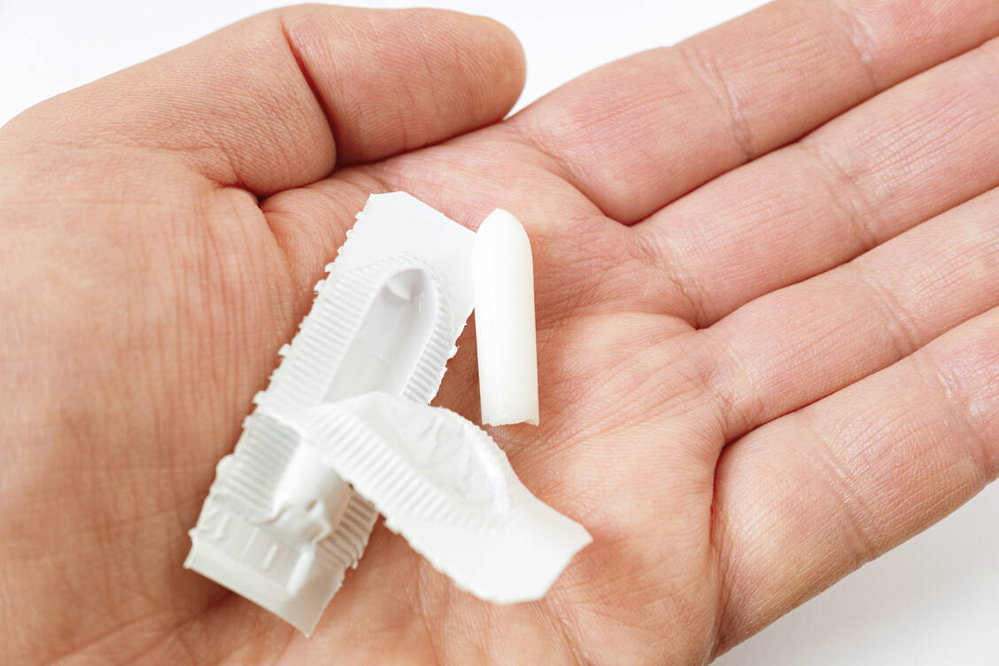 Meist unbeliebt, aber wirksam: die rektale Gabe von Arzneistoffen / © Shutterstock/Yevhen Prozhyrko