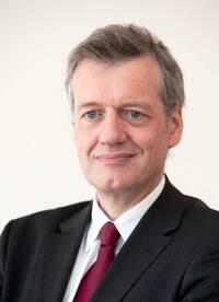 Professor Dr. Ferdinand M.  Gerlach, stellvertretender Vorsitzender des Sachverständigenrats zur Begutachtung der Entwicklung im Gesundheitswesen, stellte Megatrends im Gesundheitsmarkt vor.
