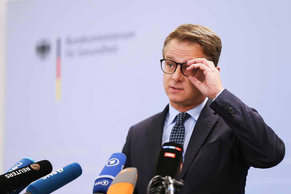 »Ich bin froh, dass wir heute diesen ersten wichtigen Schritt gegangen sind zur Stabilisierung des Pflegesystems«, sagte der Gesundheitsminister in seinem Statement. / © Imago/dts Nachrichtenagentur