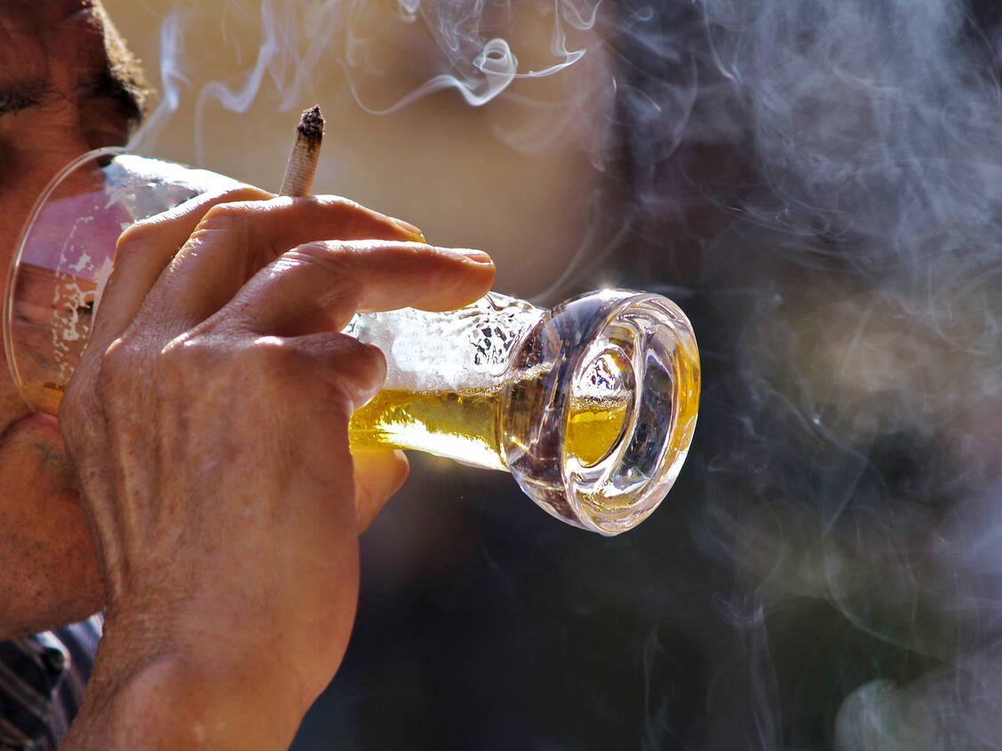 Menschen mit einer sogenannten Substanzstörung fehlten doppelt so häufig wie ihre Kollegen.  / Foto: Colourbox