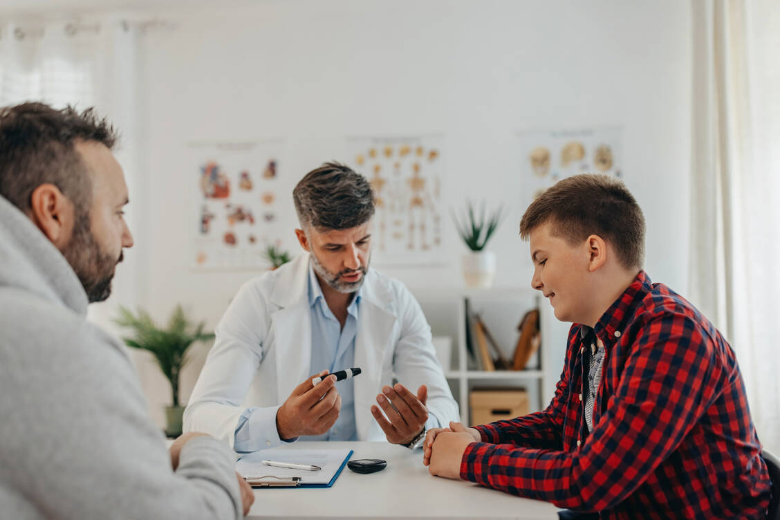 Die Zahl der Jugendlichen mit Typ-2-Diabetes steigt. / © Getty Images/supersizer