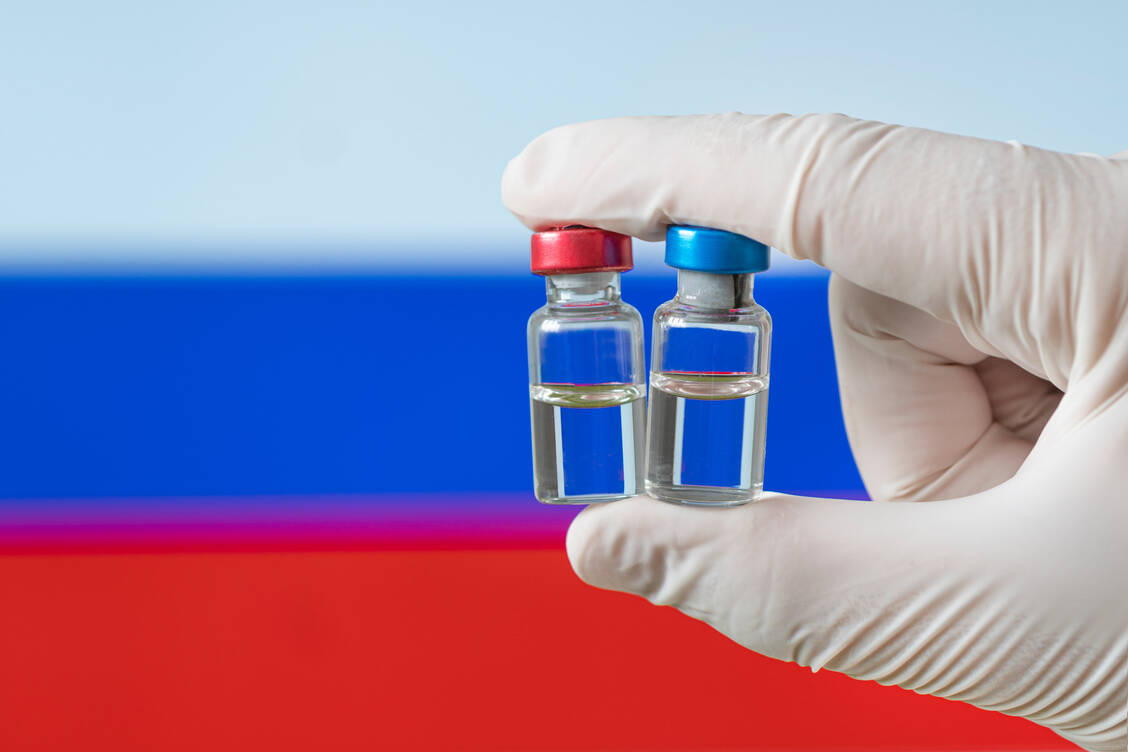 Das Impfschema von Sputnik V beruht auf zwei verschiedenen adenoviralen Vektoren, die die genetische Information für das Spikeprotein von SARS-CoV-2 enthalten. / Foto: Getty Images/Diy13