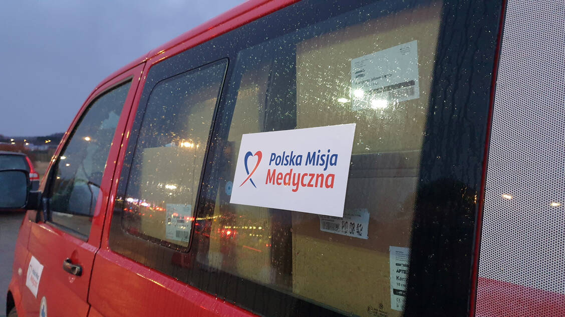 Mit Kleinbusse transportiert die polnische Hilfsorganisation PMM Medikamente und anderen Bedarf an die polnisch-ukrainische Grenze. / Foto: PMM