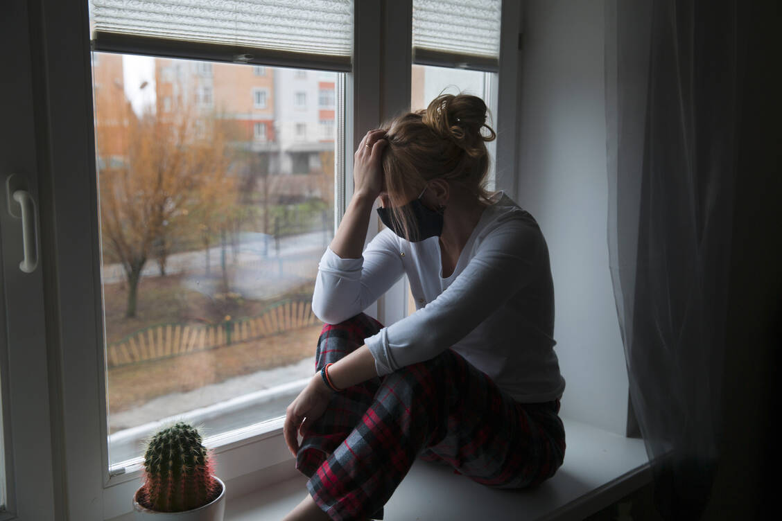 Bislang sind Personen, die sich mit Covid-19 infizieren, in Isolation. Dies ordnet das jeweils zuständige Gesundheitsamt an. Dieses Vorgehen könnte sich aber bald ändern. / Foto: Adobe Stock/IvSky