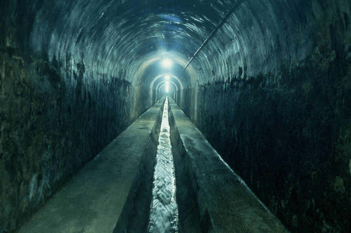 Über das Abwasser lässt sich viel über die Arzneimitteleinnahme, den Drogenkonsum und Gesundheitszustand der jeweiligen Bevölkerung ablesen. / Foto: Getty Images/Siqui Sanchez