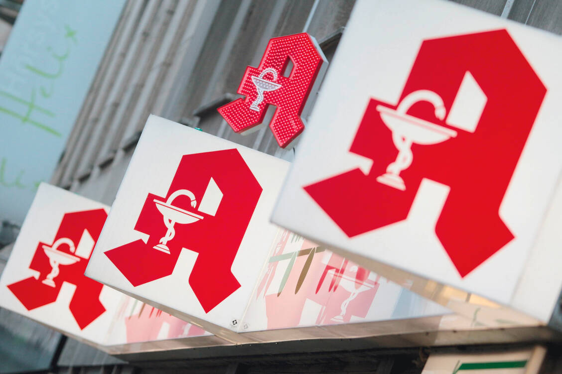 Apotheken als starker Part im Gesundheitsnetzwerk – dies soll die erweiterte Imagekampagne #unverzichtbar hervorheben.  / Foto: imago/Ralph Peters