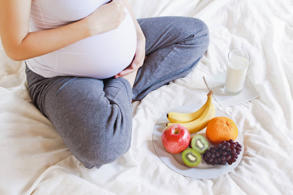Schwangere sollten auf eine ausgewogene Ernährung und ausreichend Bewegung achten. Allein damit lässt sich aber ein Gestationsdiabetes nicht immer verhindern. Foto: iStock/Arief-Juwono