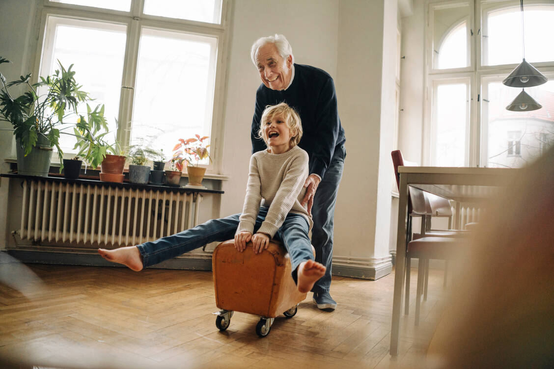 Immer in Bewegung bleiben – das gilt ein Leben lang. / Foto: Getty Images/Westend61