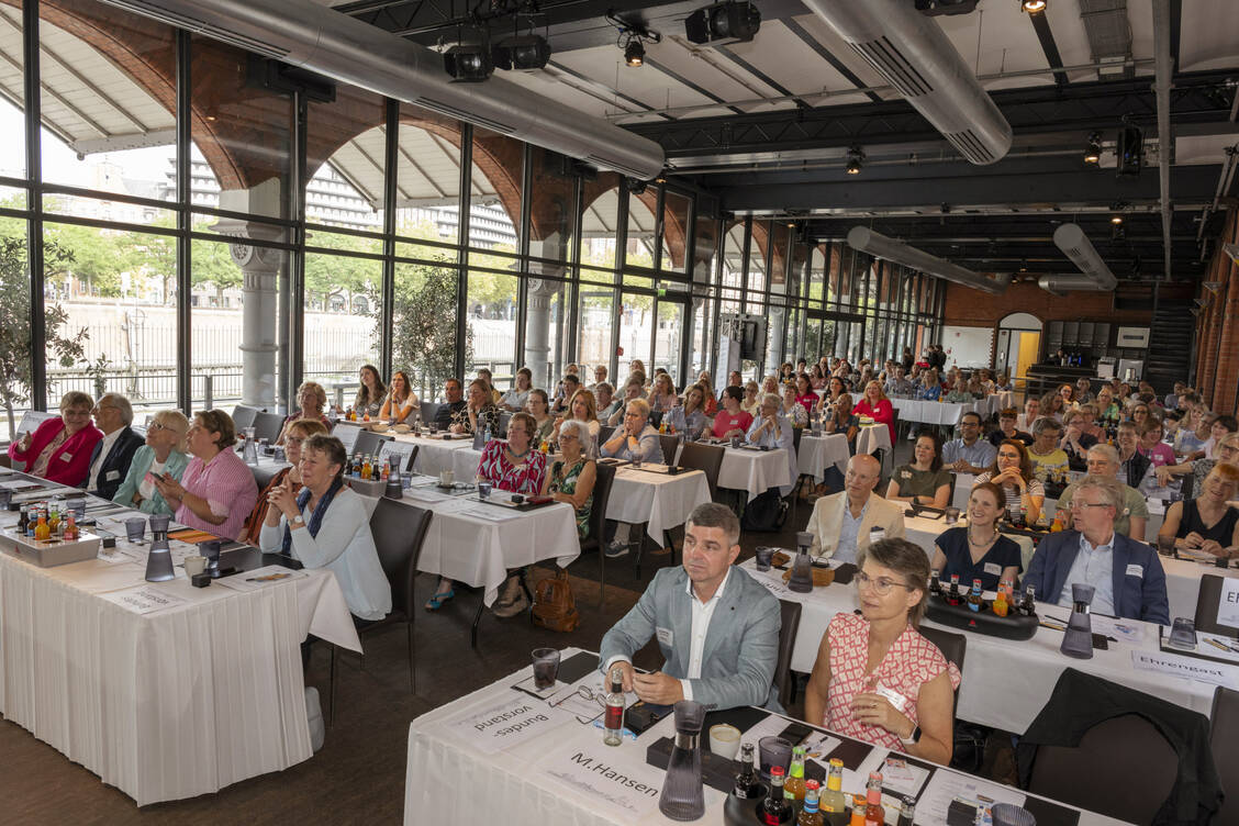Mit 120 Gästen – Mitglieder, Aktive, Team und Gäste aus dem In- und Ausland – feierte Adexa das 70-jährige Bestehen. / Foto: Christine Prexel (bup-image.de)/ADEXA
