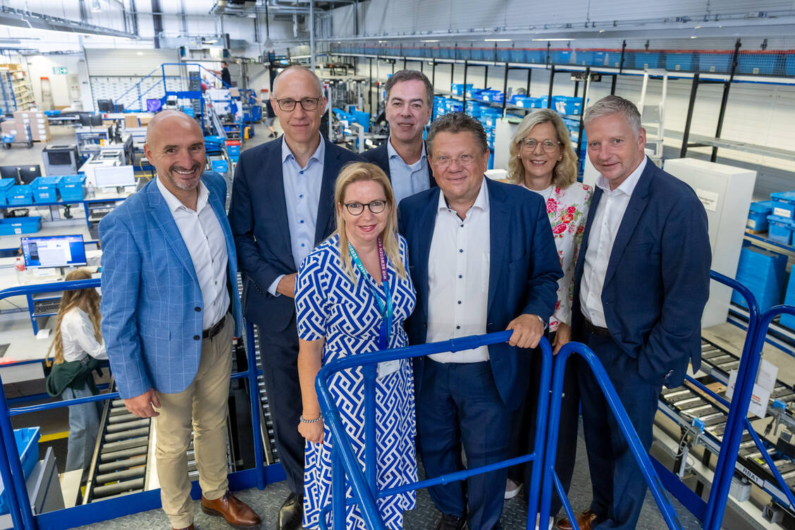 v. l. n. r.: Slobodan Brkic (Alliance Healthcare), Joachim Lindner (Alliance Healthcare), Astrid-Caroline Herting (Alliance Healthcare), Michael Dammann (Phagro), Andreas Philippi (SPD), Gönna Schneil (Alliance Healthcare), Henry Meinert (Alliance Healthcare). / © Andreas Burmann