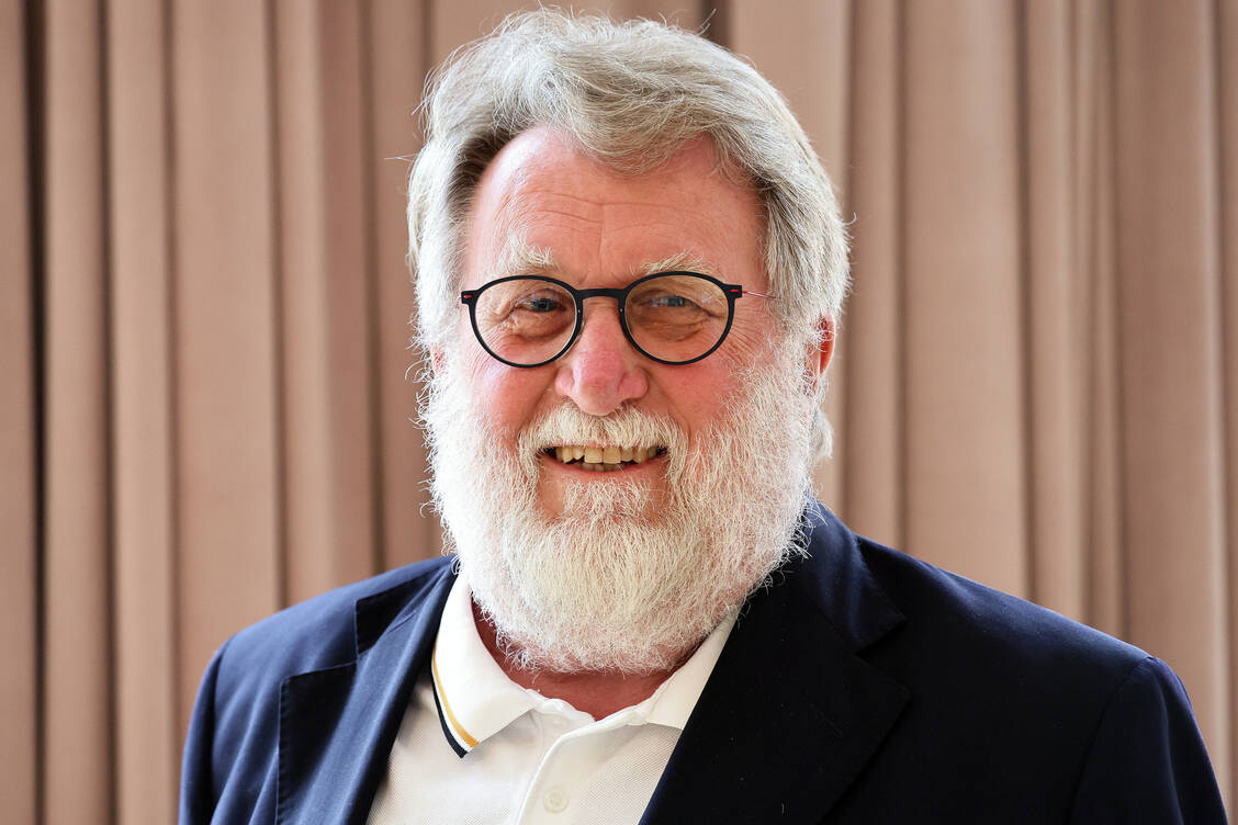 Professor Dr. Thomas Mertens ist seit 2017 STIKO-Vorsitzender. Er hatte bereits angekündigt, für eine weitere Amtszeit nicht mehr zur Verfügung zu stehen. Jetzt sieht es so aus, als müssten neben Mertens noch elf weitere STIKO-Mitglieder ausscheiden. / Foto: PZ/Alois Müller