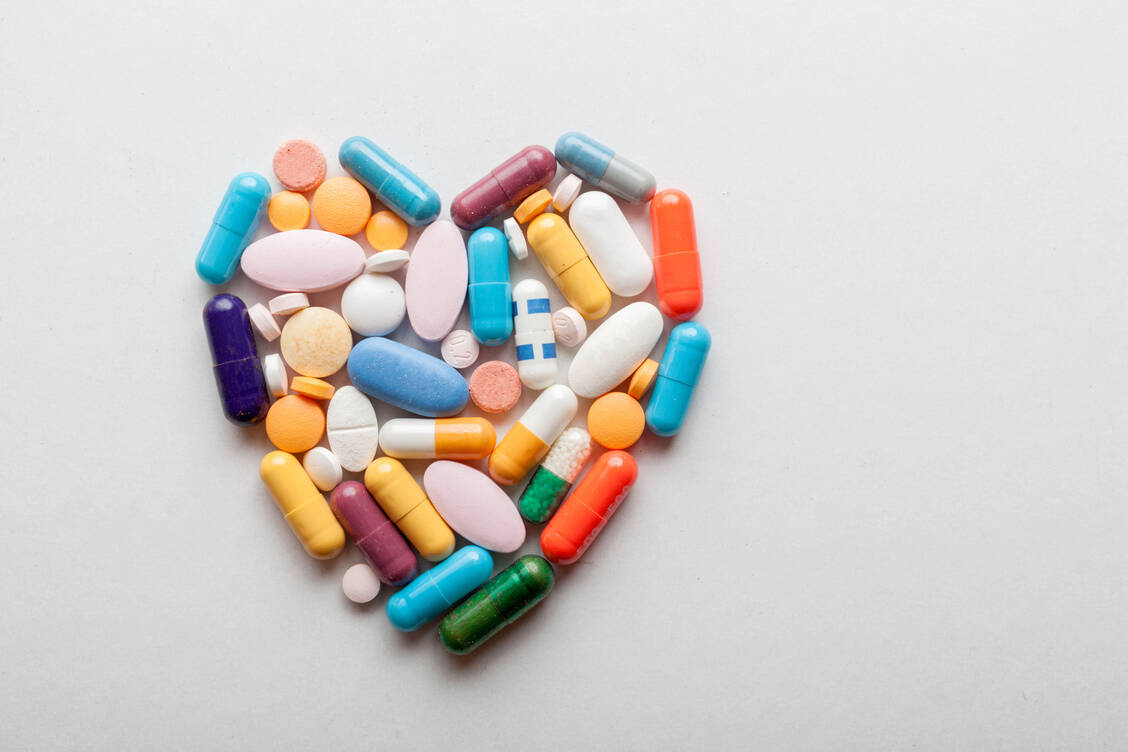 Patienten mit Herzinsuffizienz erhalten häufig eine Polymedikation. / Foto: Adobe Stock/blackboard1965