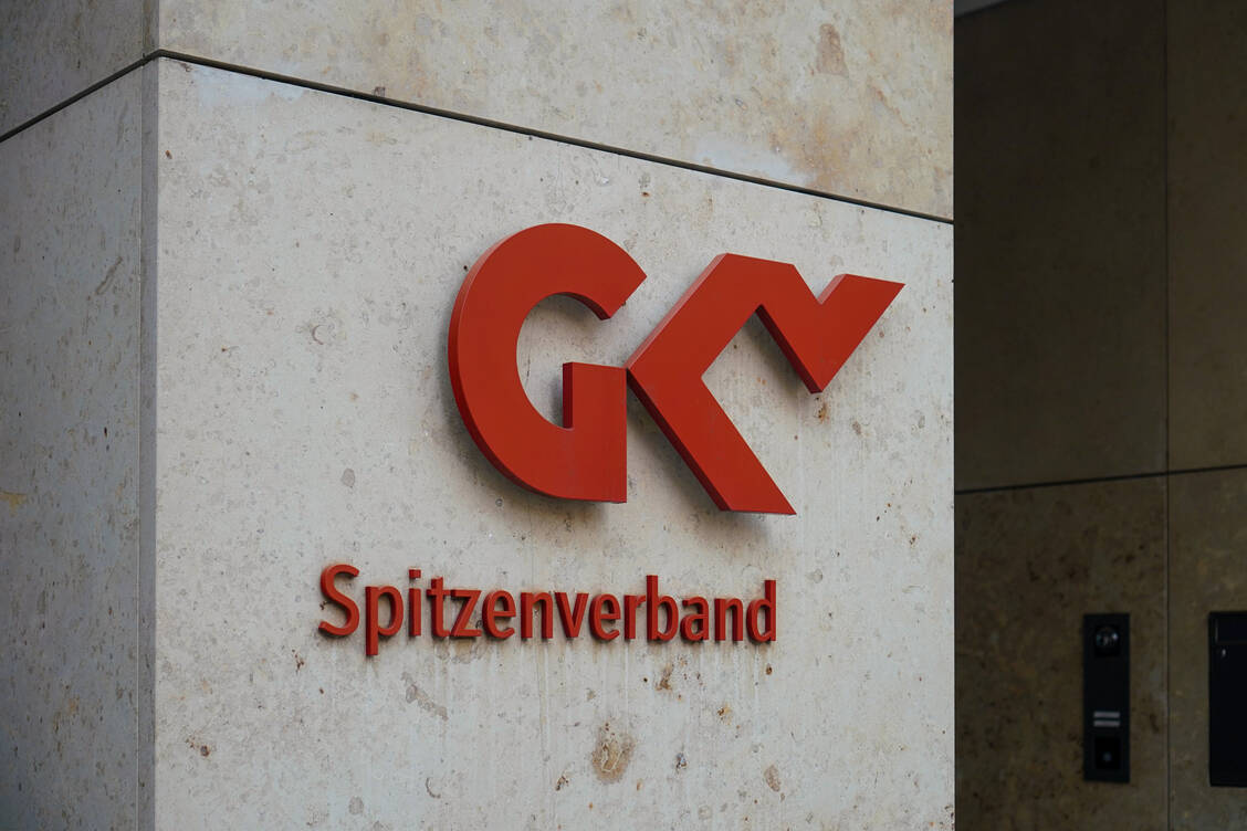 Heute soll die Finanzkommission Gesundheit ihre Sparempfehlungen ans das Bundesgesundheitsministerium (BMG) übergeben. / © picture alliance / Fotostand