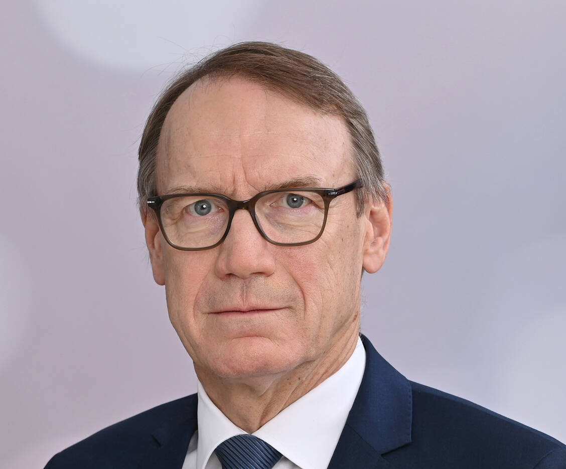 Nach Jahren der chronischen Unterfinanzierung und einem Rückgang der Apothekenzahl um fast 20 Prozent seien weitere Belastungen für Apotheken nicht zu stemmen, betonte ABDA-Präsident Thomas Preis. / © ABDA