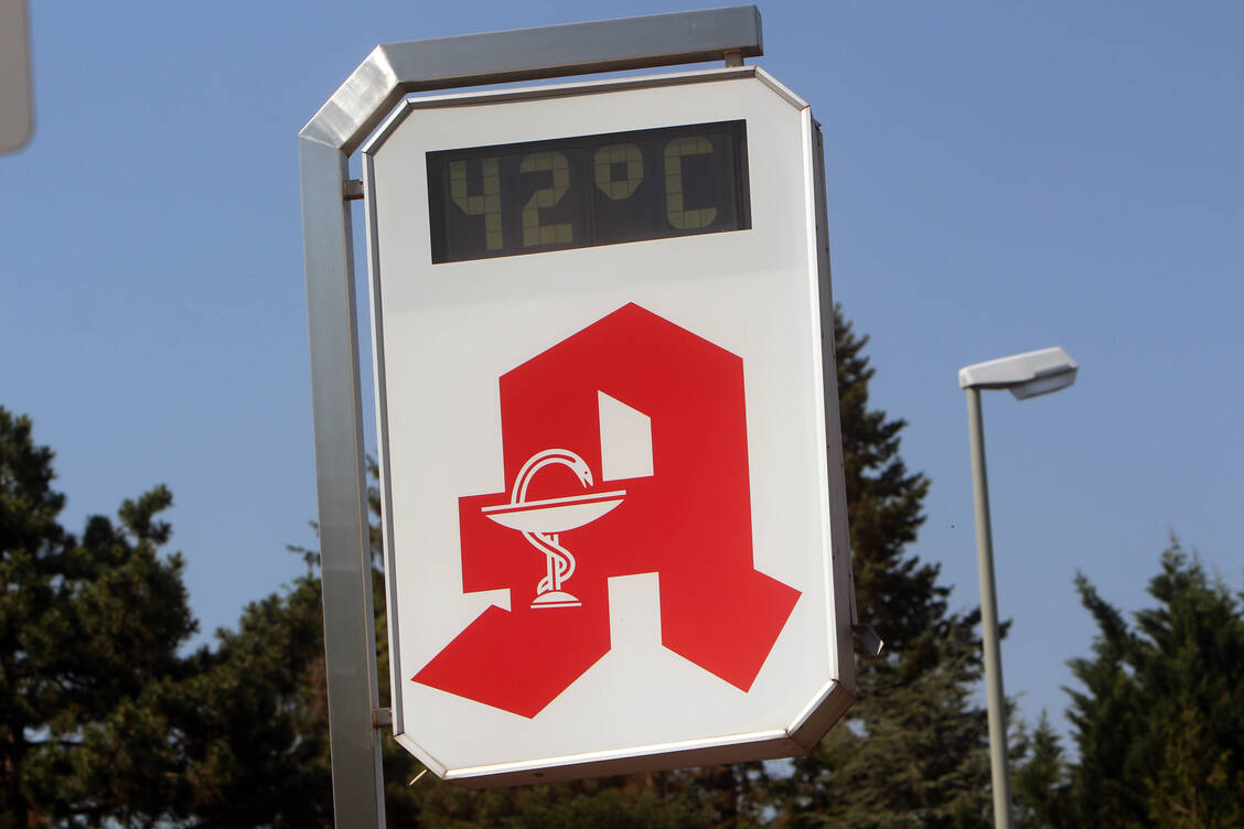 Extremhitze: Im Zuge des Klimawandels gibt es hierzulande immer häufiger heftige Hitzeperioden. Apotheken müssen sich entsprechend auch beim Versicherungsschutz wappnen. / © Imago Images / Ralph Peters