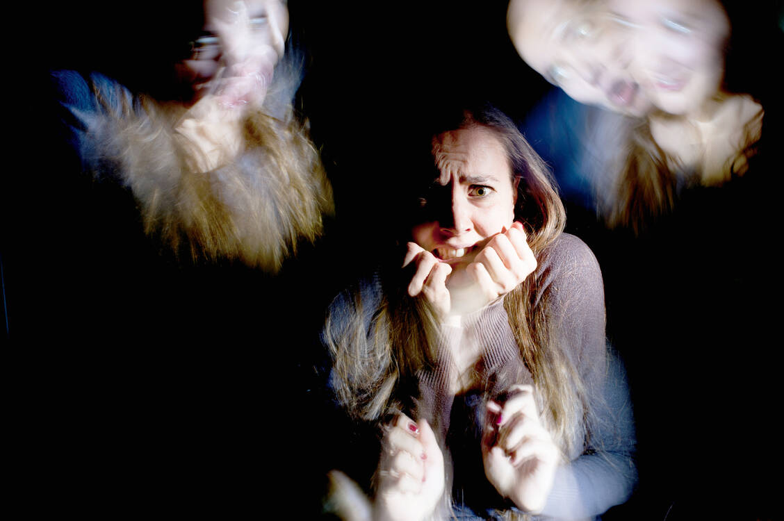 Symptome von Schizophrenie werden in sogenannte Positiv- und Negativsymptome unterschieden. / Foto: iStock/CasarsaGuru