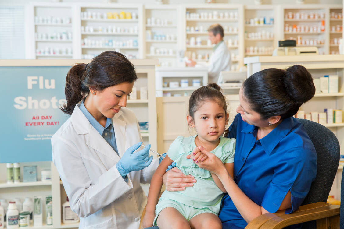 Die selbstständigen Apotheker in den USA leisten unter anderem mit Impfungen einen wichtigen Beitrag in der Gesundheitsversorgung, vor allem in kleinen Gemeinden. / Foto: Getty Images/Terry Vine
