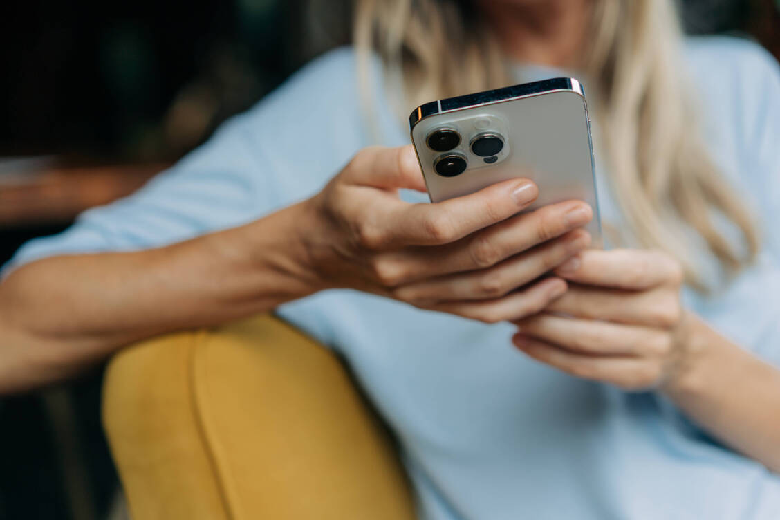 Laut einer aktuellen Umfrage der Bertelsmann-Stiftung bezogen sich die meisten Online-Anfragen zu Gesundheitsinformationen auf Medikamente und Arzneimittel. / © IMAGO/Zoonar