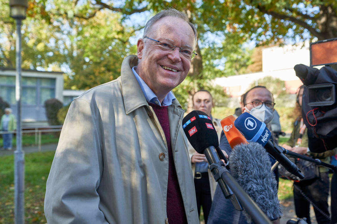 Die SPD Niedersachsen von Ministerpräsident Stephan Weil hat laut ersten Prognosen gute Chancen, die diesjährige Landtagswahl zu gewinnen. / Foto: IMAGO/Future Image