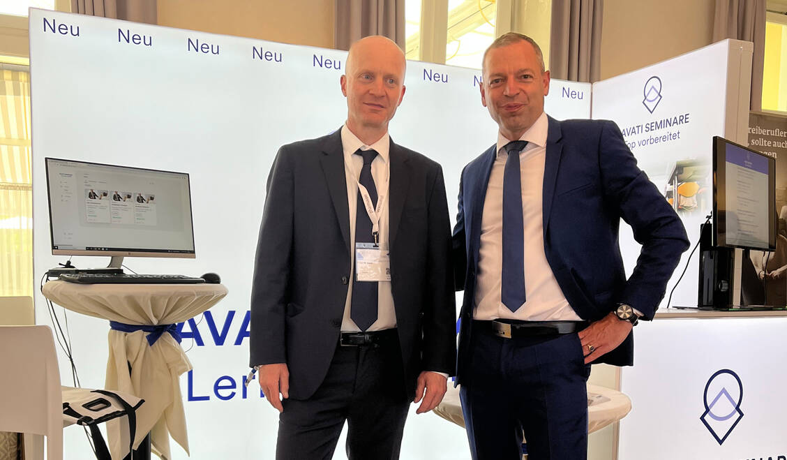 Lars Frohn (links) folgt auf Alexander Ravati, den Gründer der Ravati Seminare. / Foto: Katrin Beckedorf