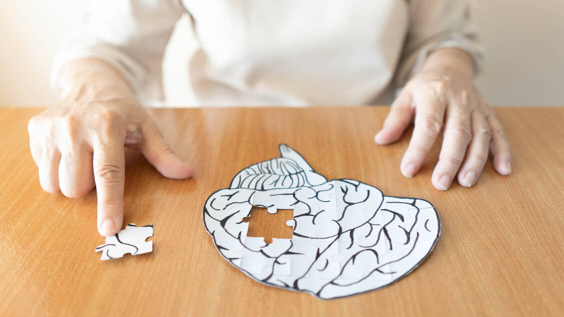 Ein weiteres Puzzleteil in der Alzheimer Forschung trägt zum Gesamtbild der Krankheit bei.  / Foto: Adobe Stock / Orawan