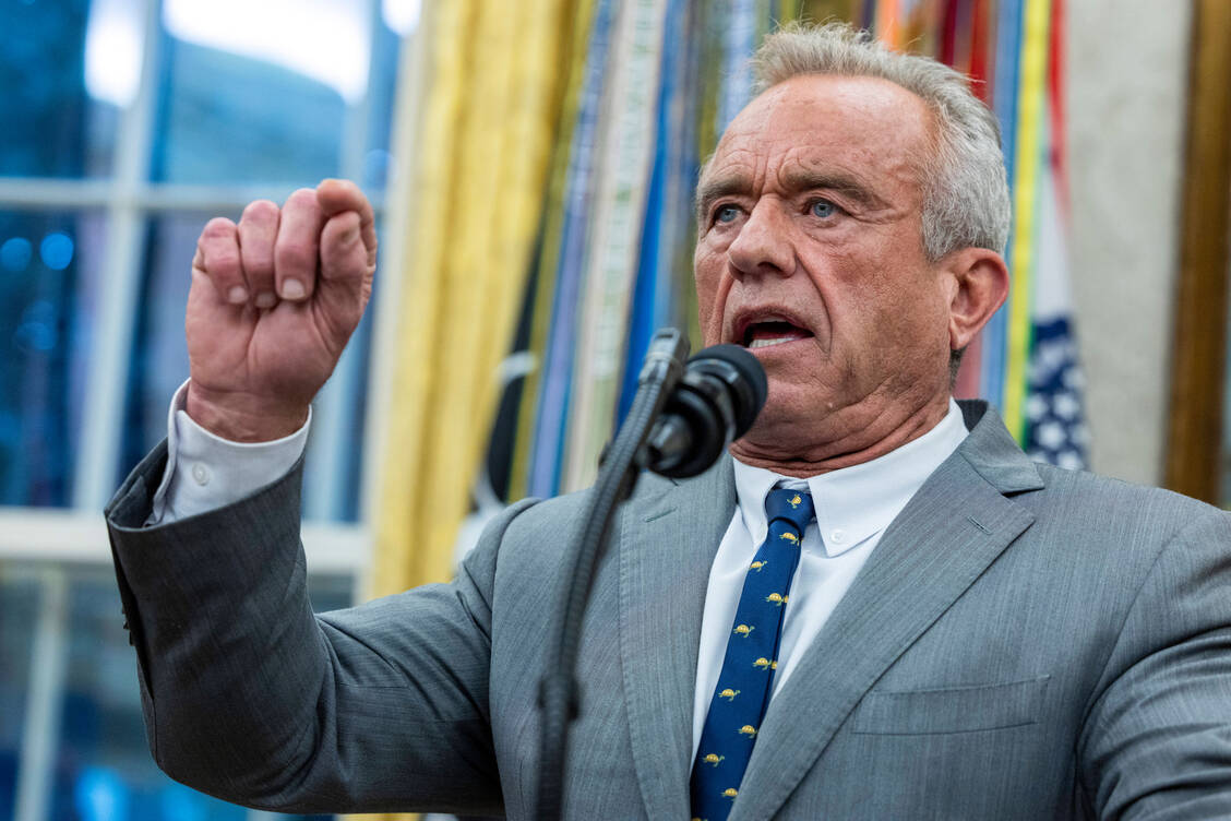 Seit einem Jahr ist Robert F. Kennedy Jr. nun US-amerikanischer Gesundheitsminister. Es habe in dieser Zeit eine Zerstörung angerichtet, die zu reparieren Generationen dauern wird, heißt es in einem Editorial im Fachjournal »The Lancet«. / © Imago Images/MediaPunch