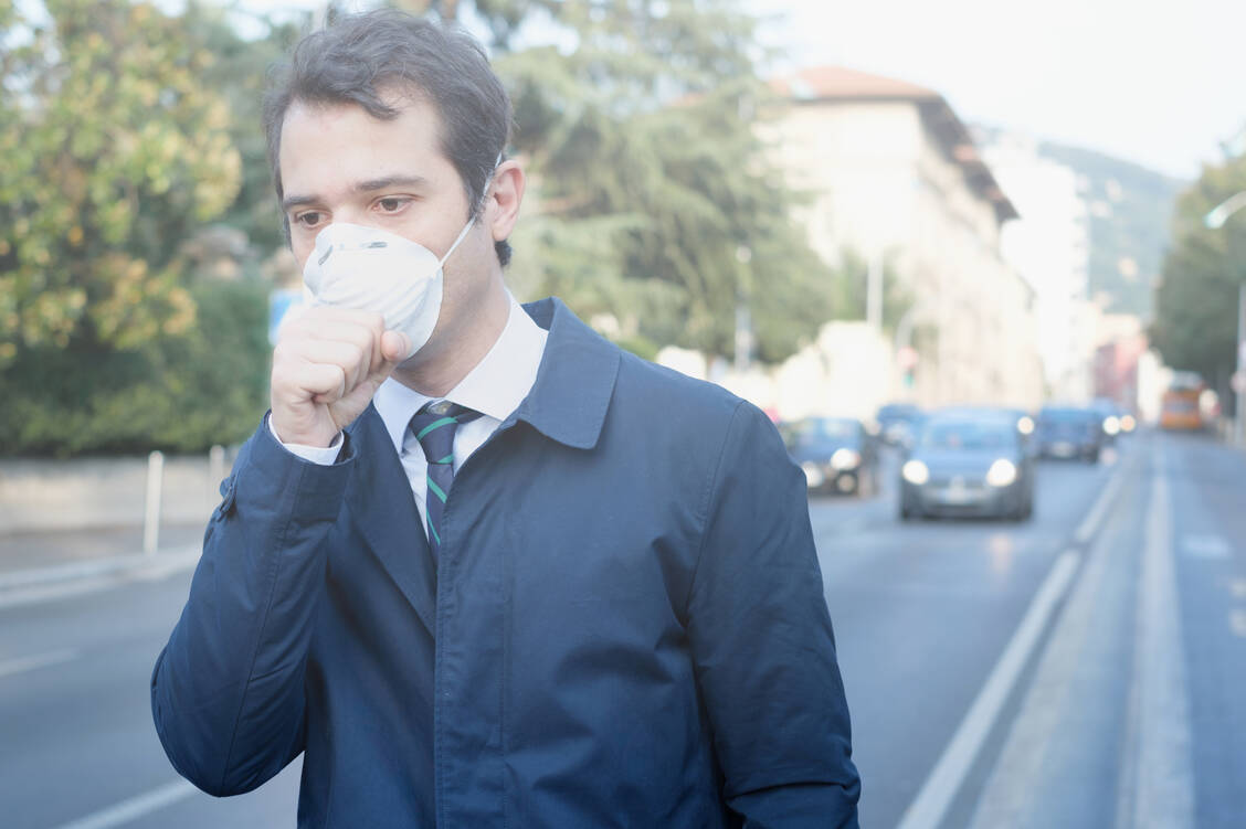 Luft anhalten ist keine Option, daher müssen Grenzwerte auch schwächere Menschen wie Kinder und Patienten mit Lungen- oder Herzerkrankungen schützen. / Foto: Getty Images/tommaso79