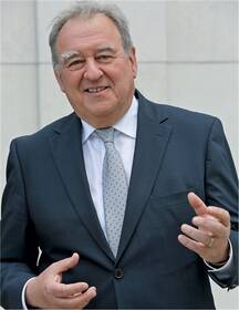 »Wir werden  genau  hinhören,  was die  Politiker in  Düsseldorf  zum Versandverbot sagen.«DAV-Vorsitzender Fritz Becker
<p class="fotonachweis">Foto: PZ/Zillmer</p>