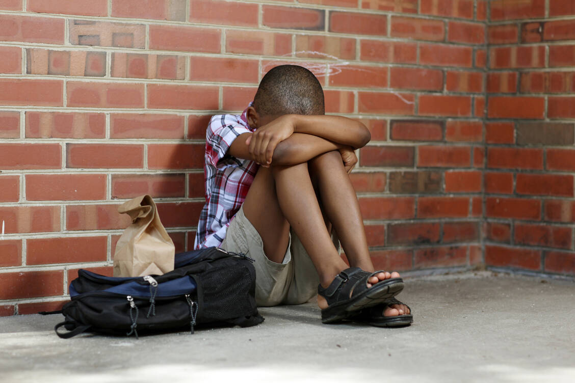 Drei von vier betroffenen Kindern und Jugendlichen haben ihren Vater und damit in vielen Teilen der Welt oft Hauptversorger verloren. / Foto: Getty Images/Imagesbybarbara