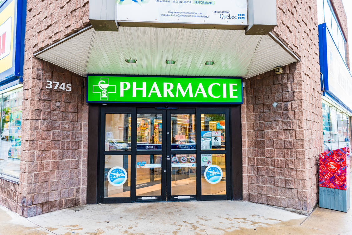 Einige Apotheken in Frankreich haben bereits erfolgreich den Affenpocken-Impfstoff verabreicht. Schon bald sollen weitere Offizinen die Impfkampagne unterstützen. / Foto: Adobe Stock/Andriy Blokhin