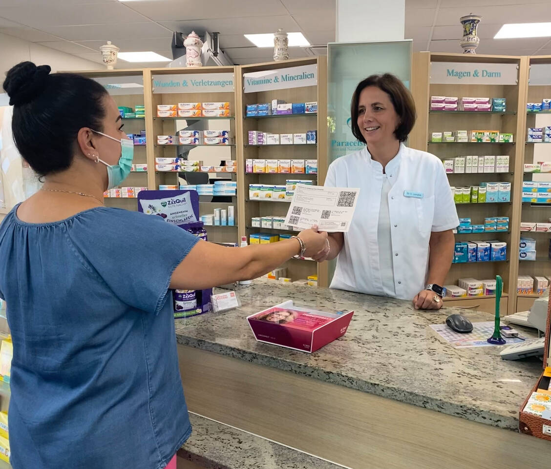 Dr. Christina Lempka, Apothekerin in Dortmund, hat schon viel Erfahrung mit dem Bearbeiten und Abrechnen mit E-Rezepten. / Foto: Andreas Endtricht/Paracelsus Apotheke