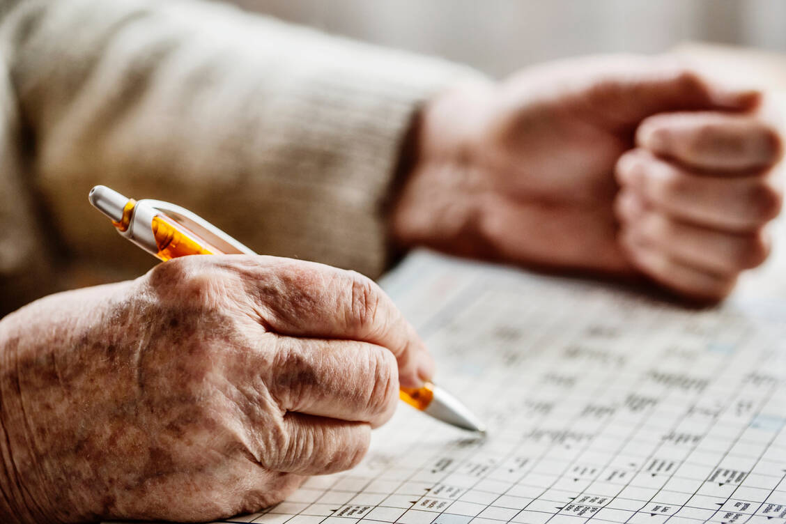 Nicht die Fähigkeit, Kreuzworträtsel zu lösen, wohl aber die Problemlösekompetenz, das Orientierungsvermögen und die Gedächtnisleistung wurden in der klinischen Studie überprüft. / Foto: Adobe Stock/bilderstoeckchen