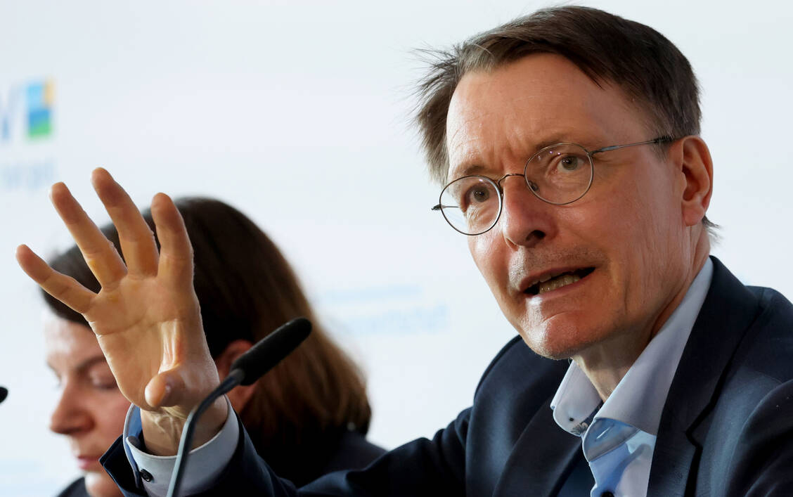 »Dieses System ist in die Jahre gekommen«, sagte Bundesgesundheitsminister Karl Lauterbach (SPD) heute in Berlin über die aktuelle Apothekenstruktur. / Foto: picture alliance/dpa