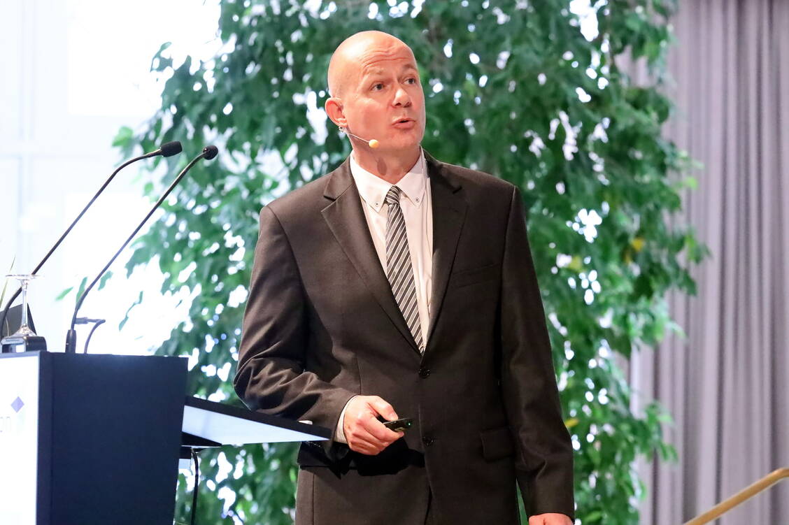 Psoriasis ist mehr als eine Hautkrankheit.  Dr. Peter Radny  wies in Meran auf zahlreiche mögliche Komorbiditäten hin.   / Foto: PZ/Alois Mueller