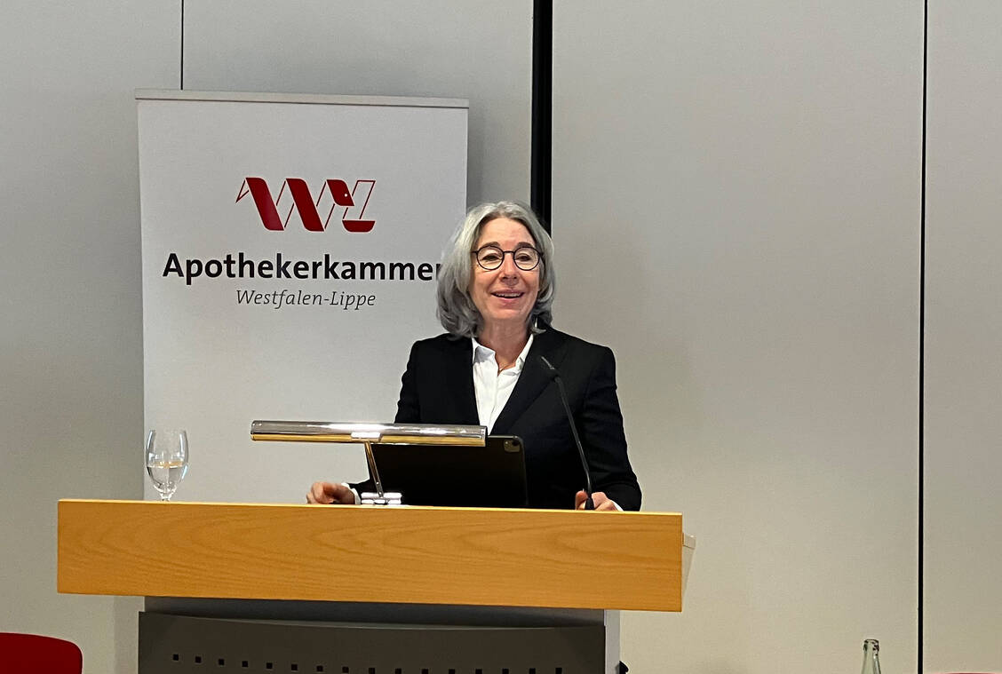 ABDA- und AKWL-Präsidentin Gabriele Regina Overwiening: »Wir brauchen ein Sofortprogramm zur Stärkung der Apotheke vor Ort.« / © PZ/Daniela Hüttemann