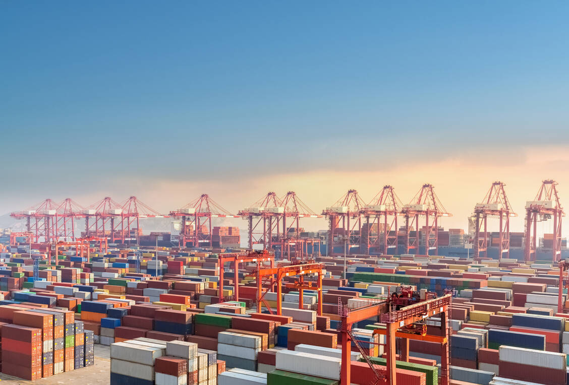 Container in China: Nach dem wochenlangen Lockdown sind viele Container nicht nach Europa zurückgekehrt. Der BAH rät zu Rücktransporten. / Foto: Adobe Stock/chungking