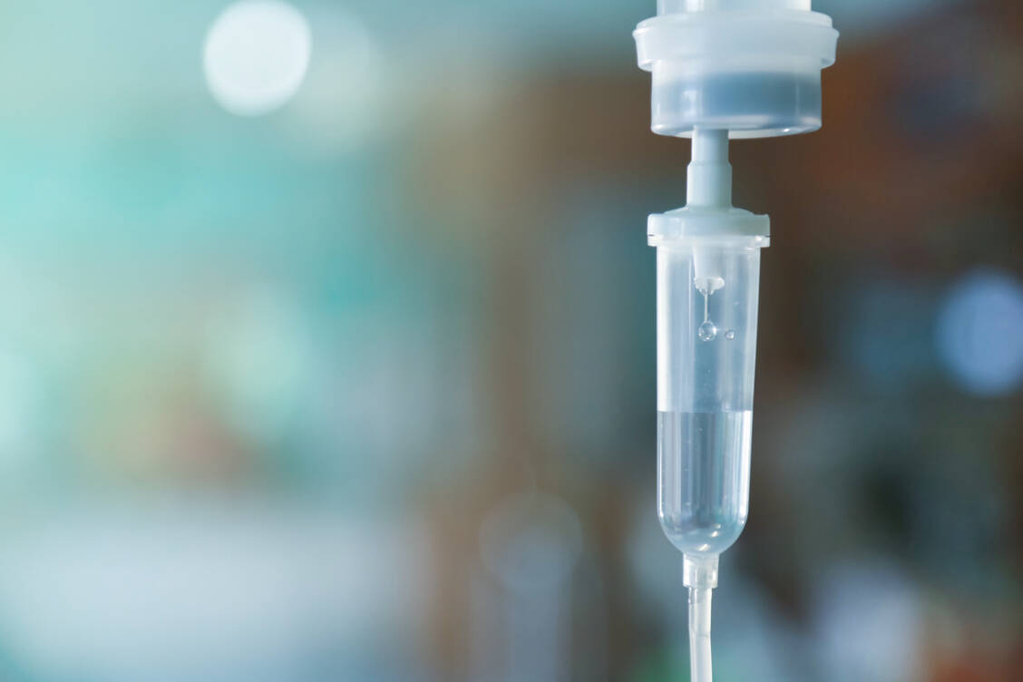 Der monoklonale Antikörper Tocilizumab wurde in der Studie intravenös verabreicht. / Foto: Shutterstock/Numstocker