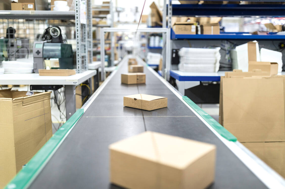 Nicht nur die Vor-Ort-Apotheken, sondern auch die Arzneimittel-Versandhändler könnten von einem Rx-Boni-Verbot profitieren, meint das IGES-Institut. / Foto: iStock/alavarez