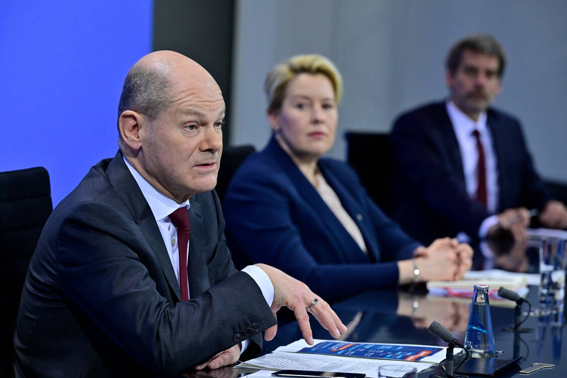 Bundeskanzler Olaf Scholz und die Länderchefs bzw- -chefinnen haben am heutigen Freitag neue Coronamaßnahmen beschlossen. / Foto: picture alliance / ASSOCIATED PRESS