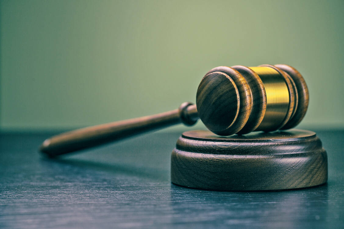 Teilprozess in den USA verloren: Der Agrarchemie- und Pharmakonzern Bayer hat vor Gericht eine Niederlage einstecken müssen. Es ging um angebliche Krebsrisiken von Produkten der Tochter Monsanto. / Foto: iStockphoto/Mari