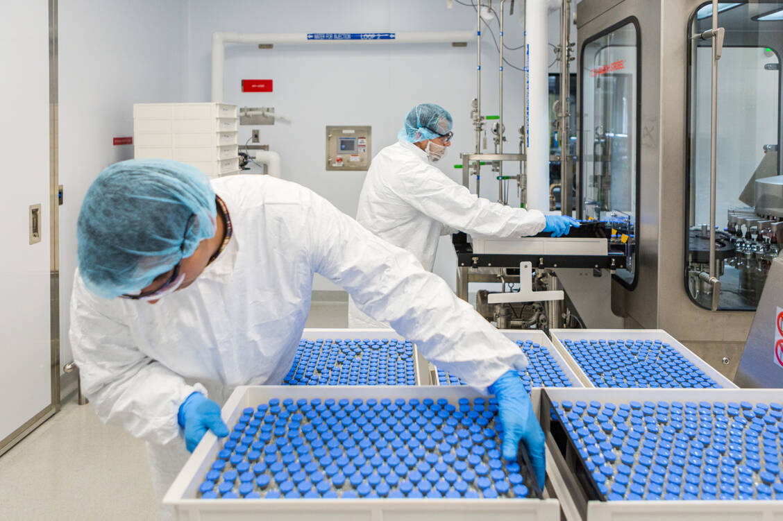 Zwar gibt es eine Entspannung bei der Preisentwicklung, aber an Investitionen ist in der Pharmaindustrie laut vfa derzeit nicht zu denken. / Foto: Gilead Sciences