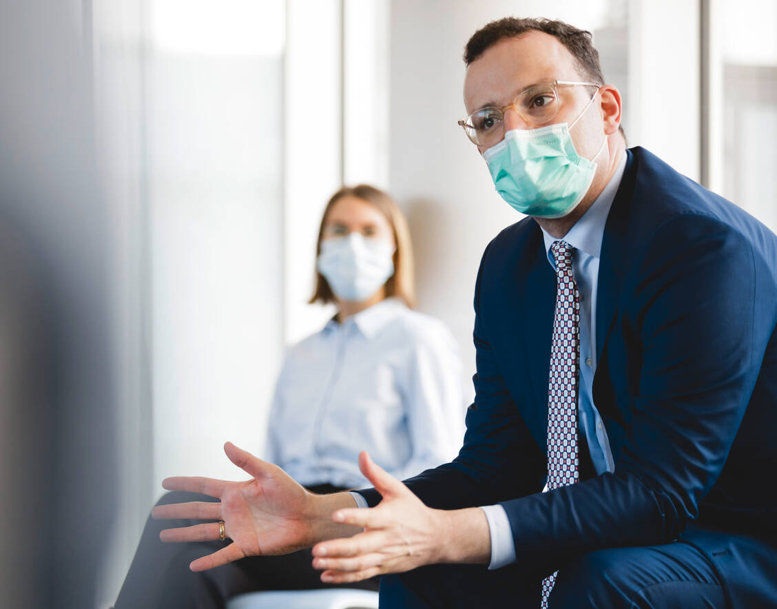 Der Bundesgesundheitsminister Jens Spahn ist mit dem Coronavirus infiziert. Dies teilte das Gesundheitsministerium am Mittwoch in Berlin mit. / Foto: BMG/Xander Heinl