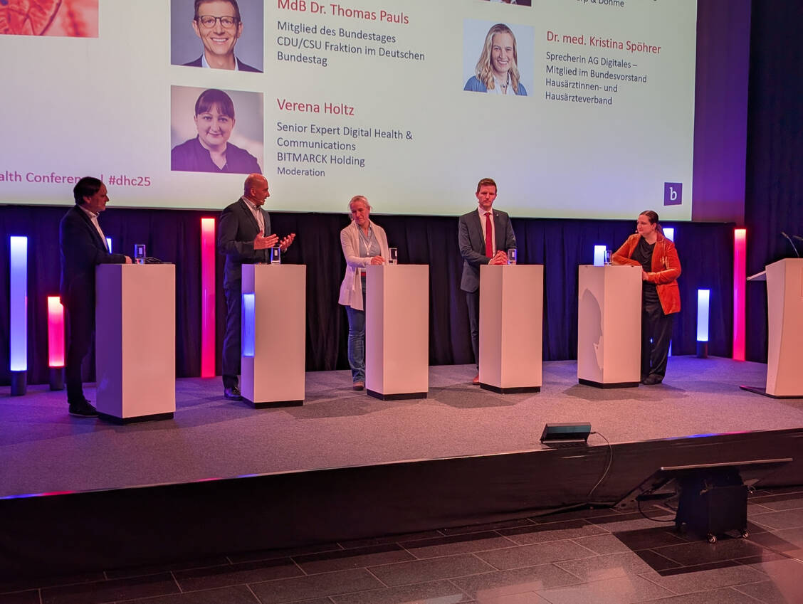 Franz-Helmut Gerhards, Ahmed Khalifa, Kristina Spöhrer, Thomas Pauls und Verena Holtz (v.l.n.r.) diskutierten über die ePA.  / © PZ/Brockfeld