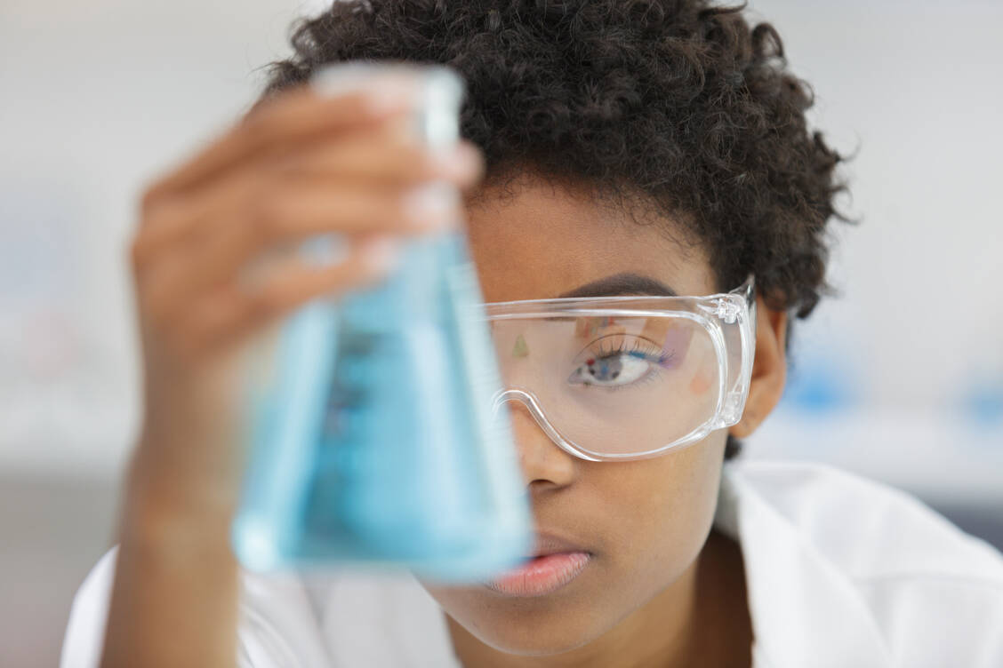 Die Pharmschool bietet Pharmaziestudierenden der Uni Münster die Möglichkeit, im Hauptstudium eigene wissenschaftliche Projekte zu bearbeiten. / Foto: Adobe Stock/Phovoir