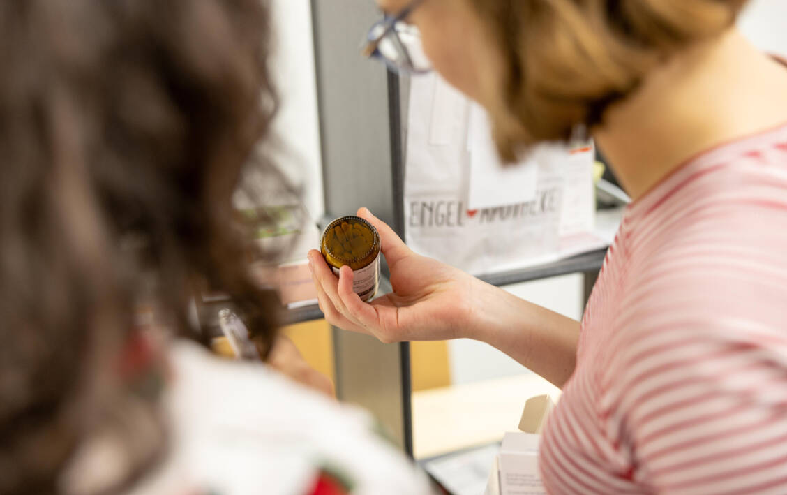 Im »Room of Horrors« machten sich PhiP und Apotheker unter Aufsicht im praxisbegleitenden Unterricht auf die Suche nach pharmazeutischen Fehlern. / Foto: AKWL/Leßmann