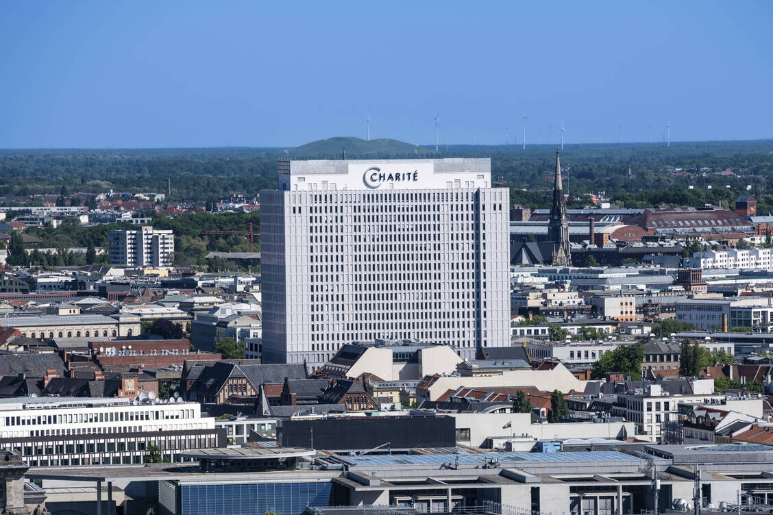 Die Charité will gemeinsam mit Bayer ein neues Zentrum für Gen- und Zelltherapie in Berlin bauen.  / Foto: IMAGO/imagebroker