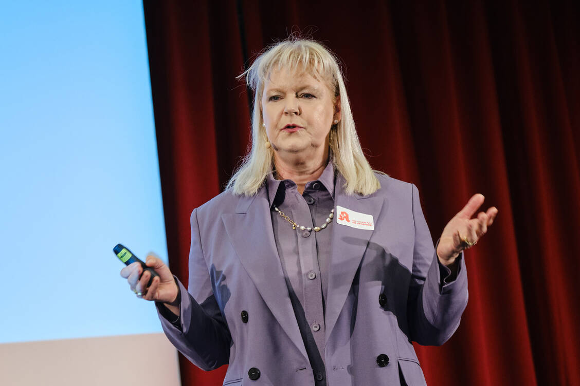 Claudia Korf, Geschäftsführerin Ökonomie der ABDA, stellte beim DAV-Wirtschaftsforum die aktuellen Wirtschaftszahlen vor. / Foto: ABDA/André Wagenzik