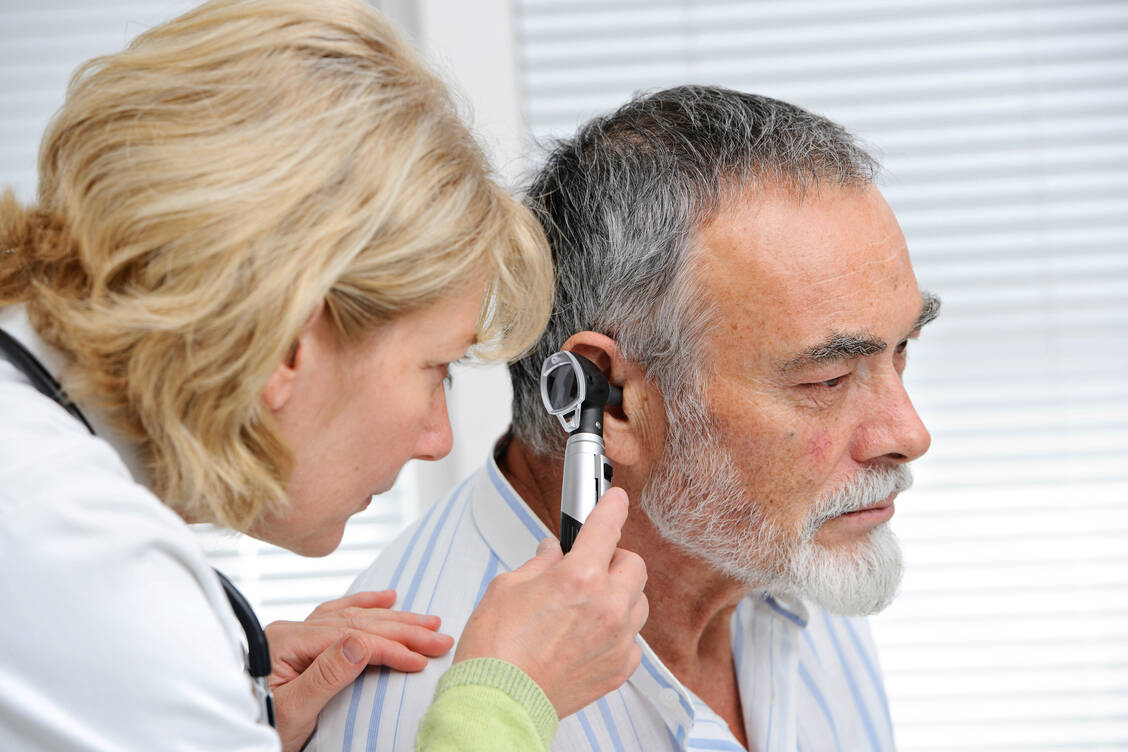 Ohren intakt? Hörverlust und Tinnitus können bei viralen Infekten auftreten. Britische Ärzte schildern einen Fallbericht. / Foto: Fotolia/Alexander Raths