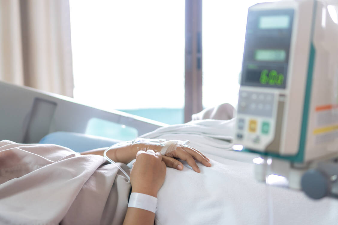 In den USA hat Tocilizumab bereits eine Notfallzulassung bei schwer erkrankten und beatmeten Covid-19-Patienten erhalten. In der EU könnte demnächst eine Indikationserweiterung anstehen. / Foto: Adobe Stock/smolaw11